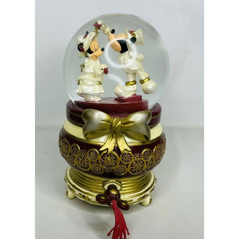 Disney Mickey & Minnie Mouse Victorian Christmas Snow Globe Musical Works